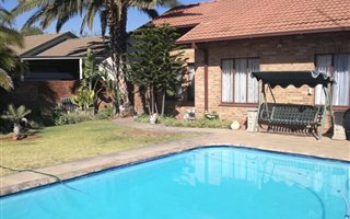 4 Bedroom House in Royldene