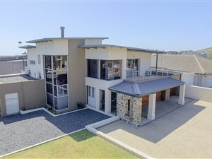 3 Bed House in Plattekloof