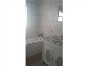 3 Bed House in Lombardy East