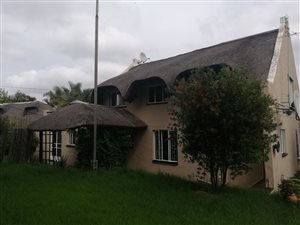 5 Bed House in Marais Steyn Park
