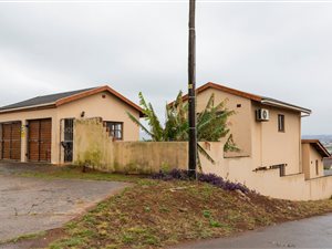 6 Bed House in Greenbury
