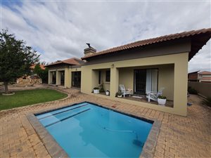 3 Bed House in Pebble Rock
