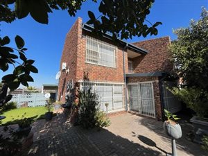 3 Bed Townhouse in Riebeeckstad
