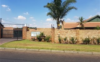 3 Bedroom Simplex in Castleview