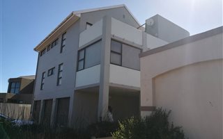 4 Bedroom House in Calypso Beach