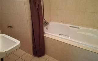 Bachelor apartment in Ashley