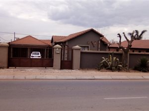 3 Bed House in Ebony Park