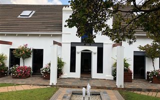 295 m² Office Space in Parkmore