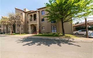 2 Bedroom Apartment in Dainfern