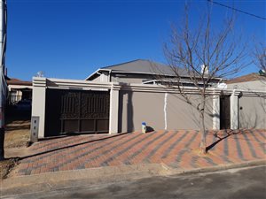 2 Bed Garden Cottage in Krugersdorp West