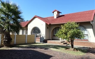 10 Bedroom House in Brackenhurst