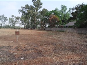 1069 m² Land available in Kookrus