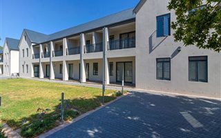 3 Bedroom Apartment in Paardevlei