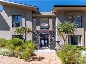 5 Bed House in Ruyteplaats Private Mountain Estate
