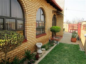 3 Bed House in Jouberton