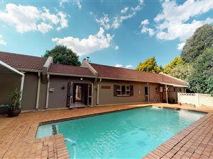 3 Bed House in Weltevreden Park