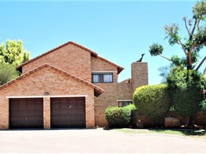 4 Bed Townhouse in Ruimsig