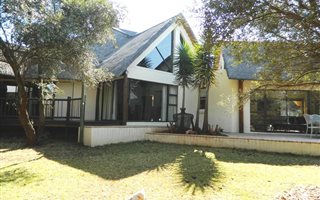 6 Bedroom House in Kshane Lake Lodge