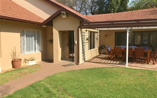 4 Bedroom House in Kensington B
