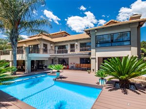6 Bed House in Alphen Park