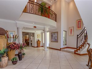 6 Bed House in Alphen Park