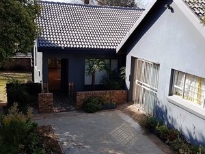 4 Bed House in Zwartkop