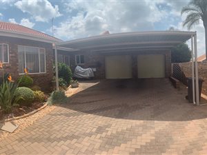 3 Bed House in Die Hoewes
