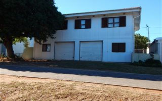 5 Bedroom House in Hartenbos