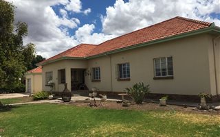 4 Bedroom House in Beaufort West