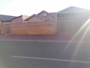 2 Bed House in Protea North