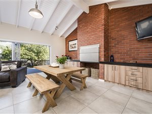 4 Bed House in Pari Park