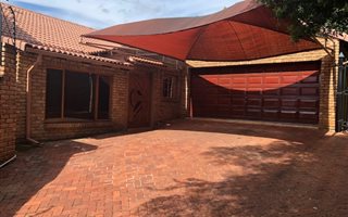 3 Bedroom Duet in Waterkloof Ridge