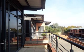 147 m² Office Space in Die Hoewes