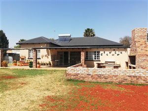 4 Bed House in Daggafontein