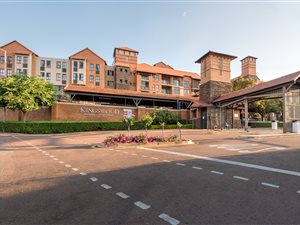 Bachelor apartment in Newlands