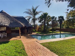 2 ha Smallholding in Kameeldrift