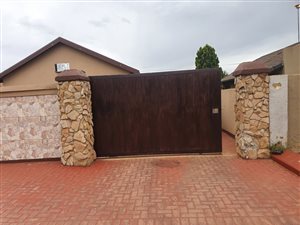 2 Bed House in Vosloorus