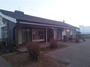 11 Bed House in Vanderbijlpark SE7