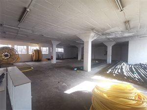 1227 m² Industrial space in New Germany