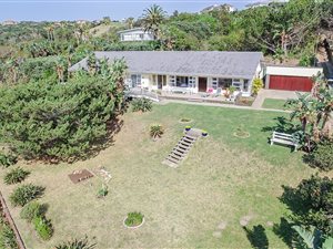 6 Bedroom House in Cintsa