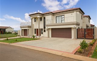 6 Bedroom House in Monavoni