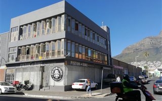 660 m² Retail Space in Woodstock