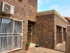 2 Bed Townhouse in Claremont