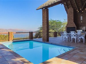 4 Bedroom House in Kosmos