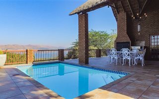 4 Bedroom House in Kosmos