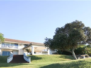 Bachelor apartment in Athlone Park