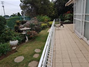 4 Bed House in Robertsham