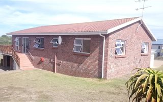 3 Bedroom House in Stilbaai