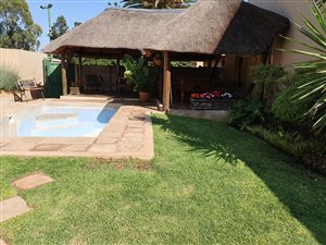 10 Bed House in Clayville East