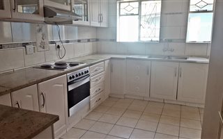 5 Bedroom House in Arboretum